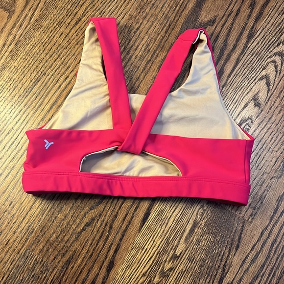 🩷LIKE NEW OLDNAVY ACTIVEWEAR CRIS CROS TOP🩷 - Picture 2 of 2